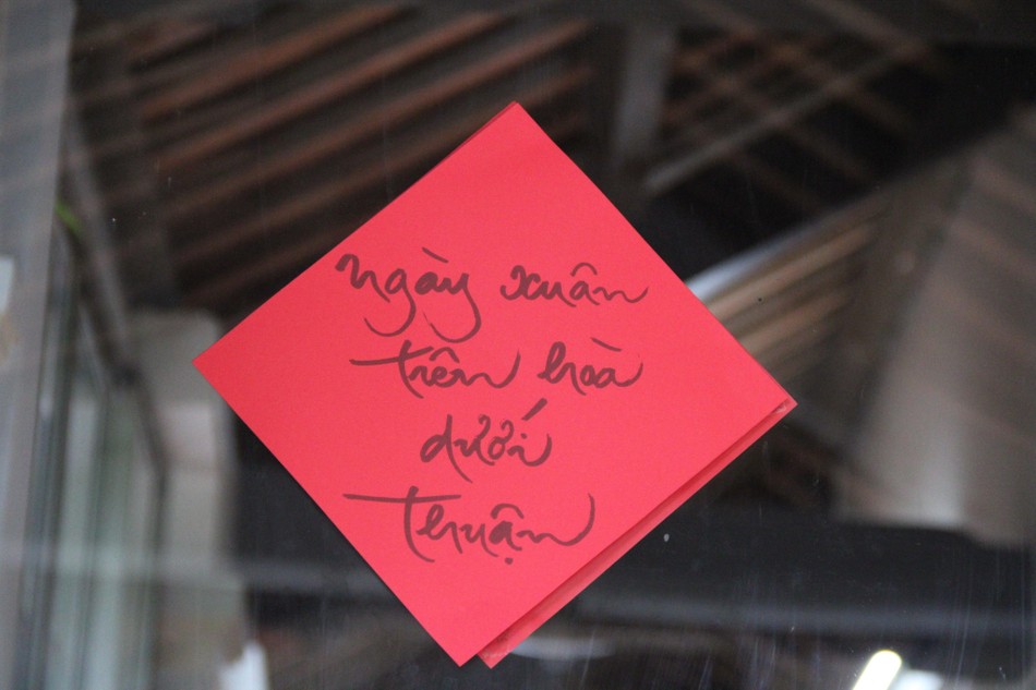 Và thông điệp qua những câu đối Tết