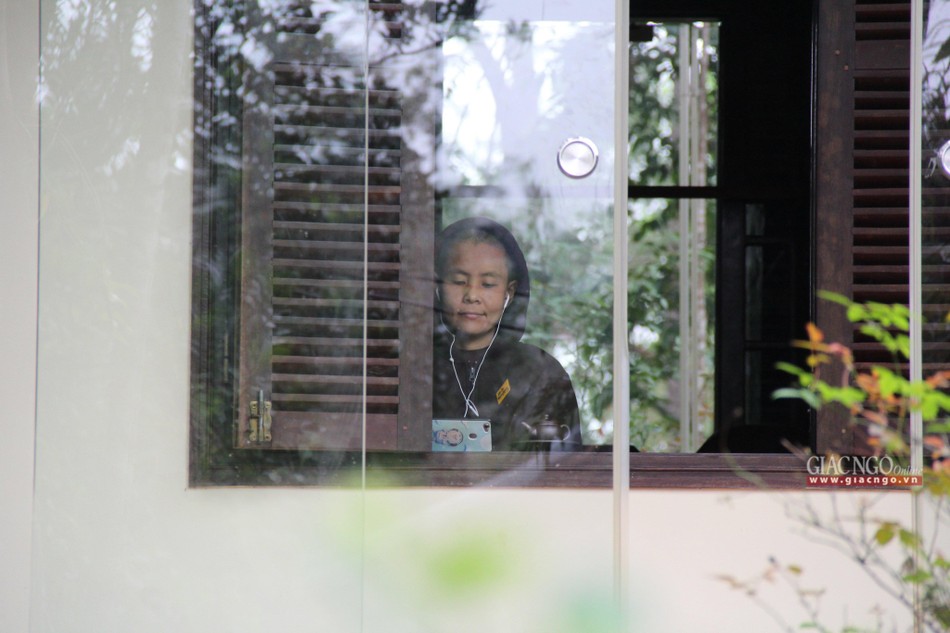 Các thị giả lắng nghe lại lời Thầy