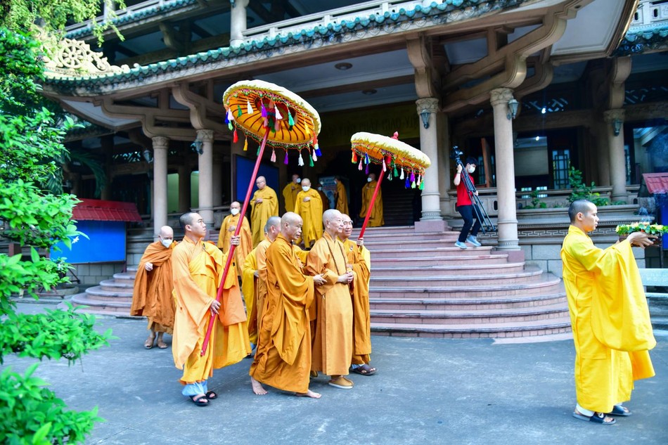 Cung nghinh Trưởng lão Hòa thượng quang tâm Cung nghinh Trưởng lão Hòa thượng quang tâm