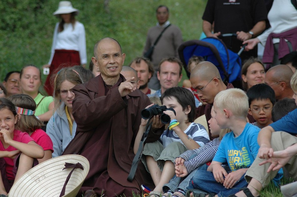 Thực tập hòa bình là có thể thực tập với mỗi bước chân, với mỗi hơi thở. Chúng ta có thể cùng nhau thực tập, mang lại hy vọng và lòng từ bi vào cuộc sống hàng ngày, vào cuộc sống của gia đình, cộng đồng, quốc gia và thế giới Thực tập hòa bình là có thể thực tập với mỗi bước chân, với mỗi hơi thở. Chúng ta có thể cùng nhau thực tập, mang lại hy vọng và lòng từ bi vào cuộc sống hàng ngày, vào cuộc sống của gia đình, cộng đồng, quốc gia và thế giới