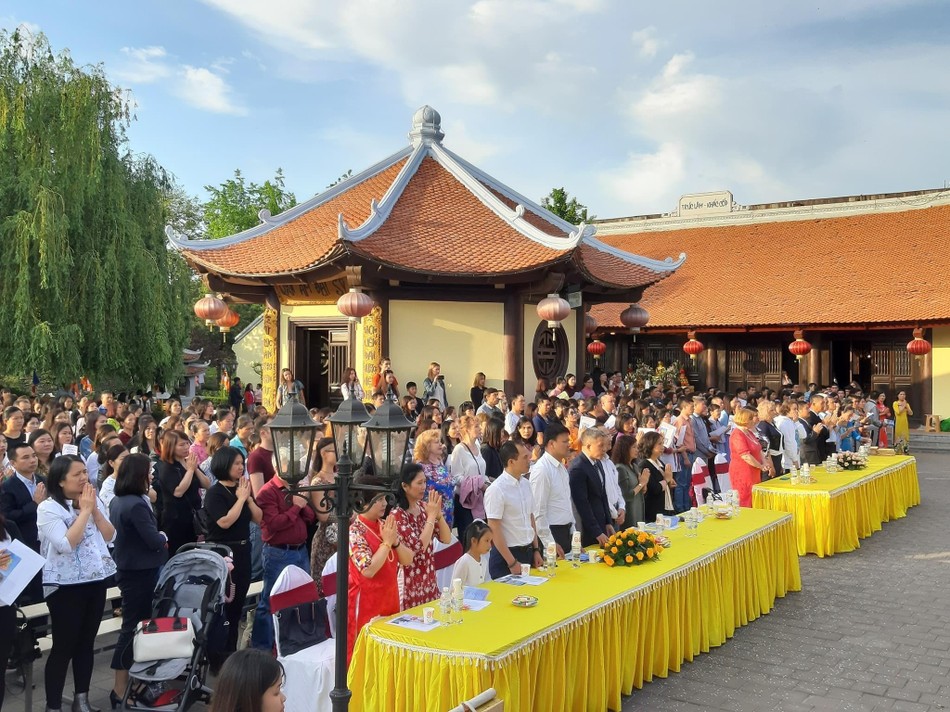 Chùa Trúc Lâm Kharkov là một trong những trung tâm văn hóa, tâm linh thu hút đông đảo cộng đồng người Việt tại Ukraine đến sinh hoạt, góp phần giữ gìn truyền thống văn hóa dân tộc nơi xứ người - Ảnh: CTLK Chùa Trúc Lâm Kharkov là một trong những trung tâm văn hóa, tâm linh thu hút đông đảo cộng đồng người Việt tại Ukraine đến sinh hoạt, góp phần giữ gìn truyền thống văn hóa dân tộc nơi xứ người - Ảnh: CTLK