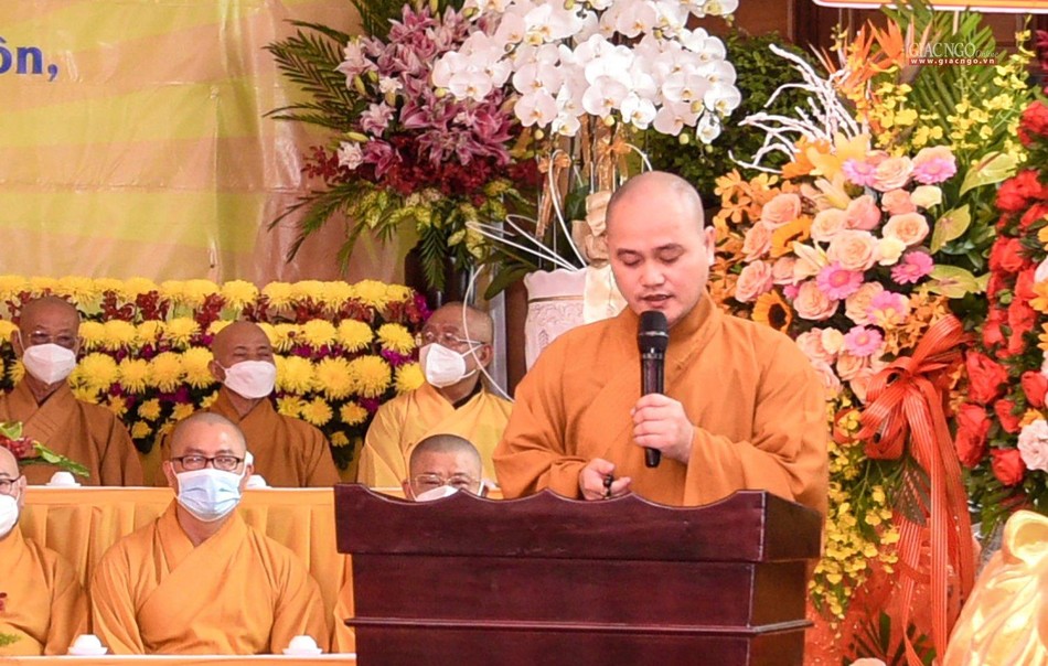 Đại đức Thích Huệ Thông, Phó Trưởng ban kiêm Chánh Thư ký Ban Trị sự GHPGVN huyện Hóc Môn dẫn chương trình