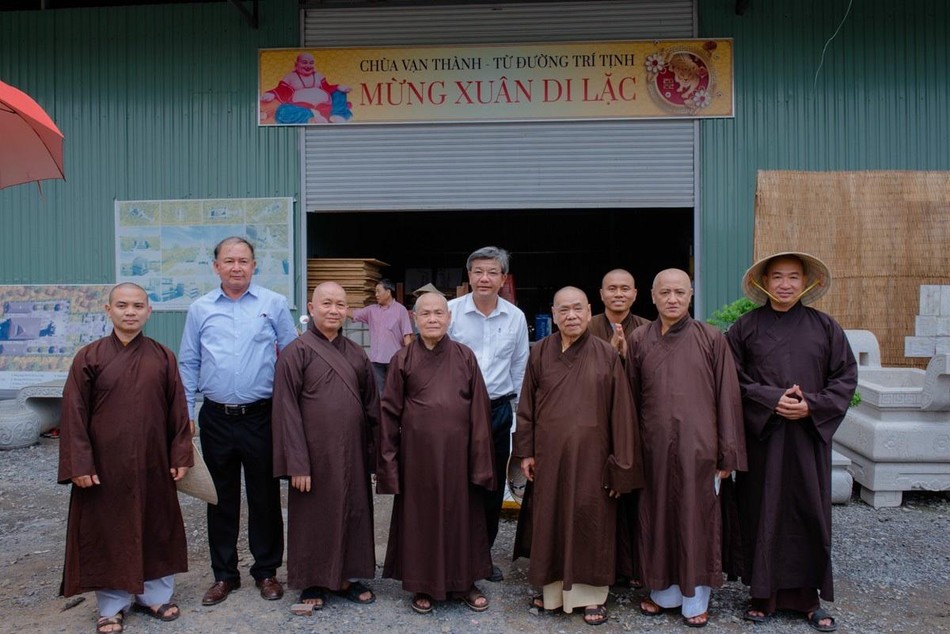 Chư tôn đức thăm công trình Chư tôn đức thăm công trình