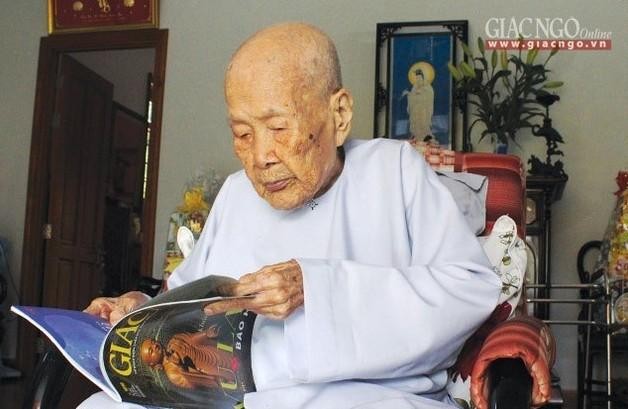 Mỗi ngày của NT.Thích nữ Như Ngọc đều bắt đầu bằng việc đọc báo Giác Ngộ - Ảnh: Nhã An Mỗi ngày của NT.Thích nữ Như Ngọc đều bắt đầu bằng việc đọc báo Giác Ngộ - Ảnh: Nhã An