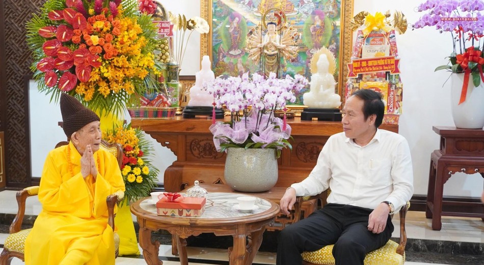 Trưởng lão Hòa thượng Thích Đức Nghiệp cảm ơn đoàn Trưởng lão Hòa thượng Thích Đức Nghiệp cảm ơn đoàn