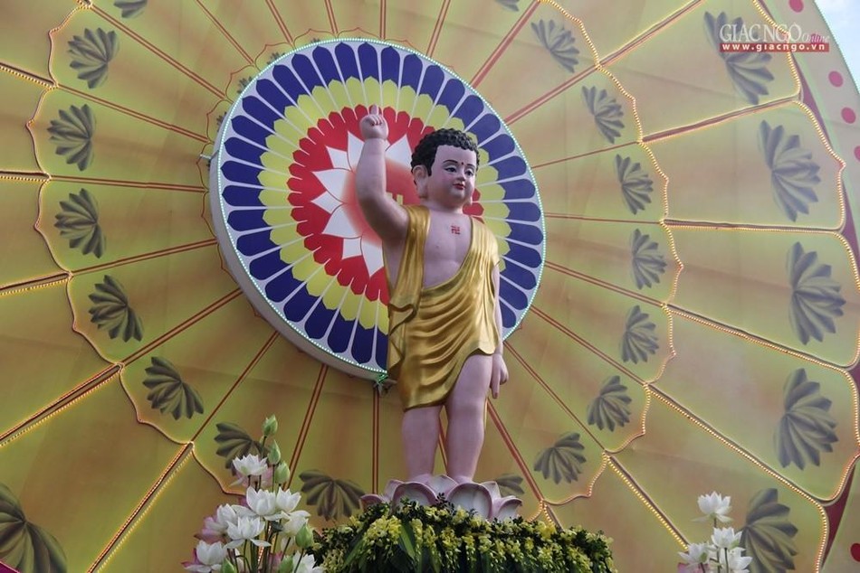 Tôn tượng Đức Phật sơ sinh Tôn tượng Đức Phật sơ sinh