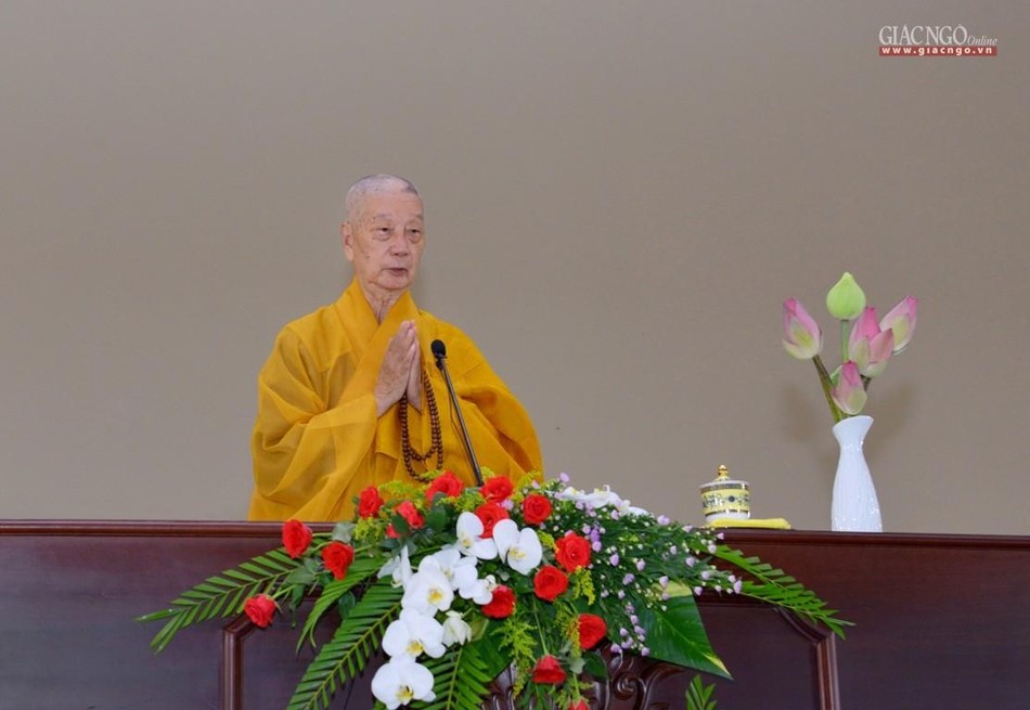 Đức Quyền Pháp chủ GHPGVN khai pháp đầu mùa an cư cho hơn 1.200 Tăng Ni trẻ Học viện Phật giáo VN tại TP.HCM an cư cấm túc