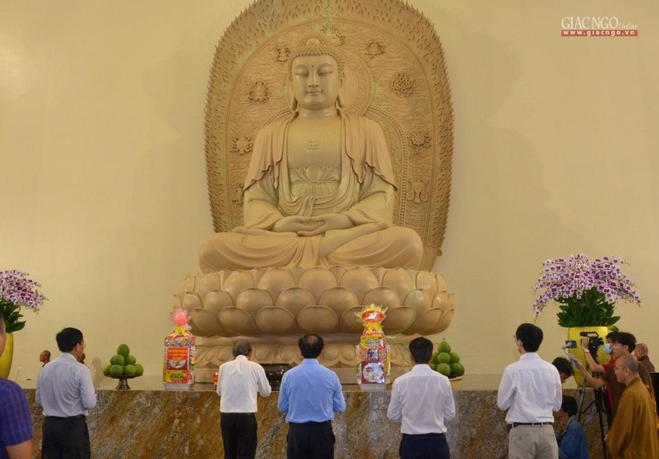 Phái đoàn lễ Phật