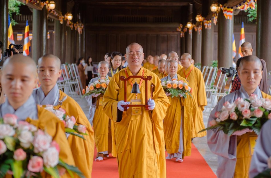 Trang nghiêm cung nghinh Đức Quyền Pháp chủ quang lâm