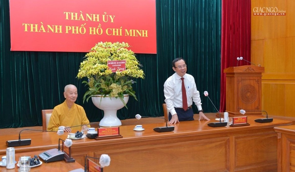 Ông Bí thư Thành ủy Nguyễn Văn Nên chào hỏi Ông Bí thư Thành ủy Nguyễn Văn Nên chào hỏi