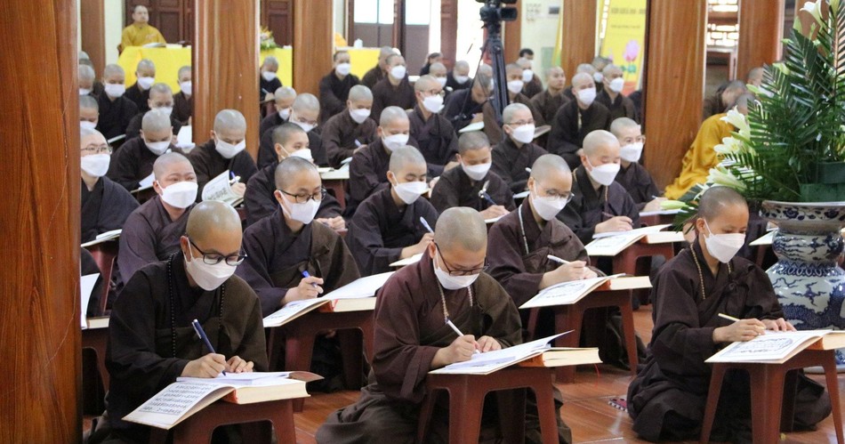 Phật giáo Hà Nội chú trọng công tác đào tạo Tăng Ni một cách bài bản theo truyền thống thiền môn trên hai phương diện bác học lẫn dân gian - Ảnh: TTCPHHN Phật giáo Hà Nội chú trọng công tác đào tạo Tăng Ni một cách bài bản theo truyền thống thiền môn trên hai phương diện bác học lẫn dân gian - Ảnh: TTCPHHN
