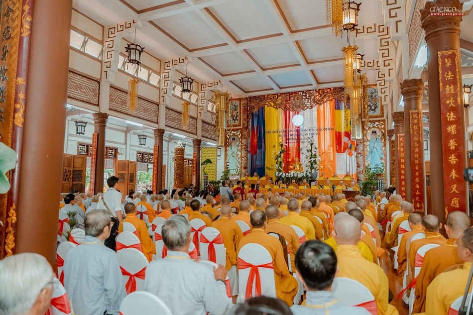 Đại hội diễn ra tại chánh điện chùa Long Sơn