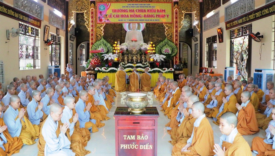 Chư Ni trong lễ Tự tứ tại chùa Kiều Đàm Chư Ni trong lễ Tự tứ tại chùa Kiều Đàm