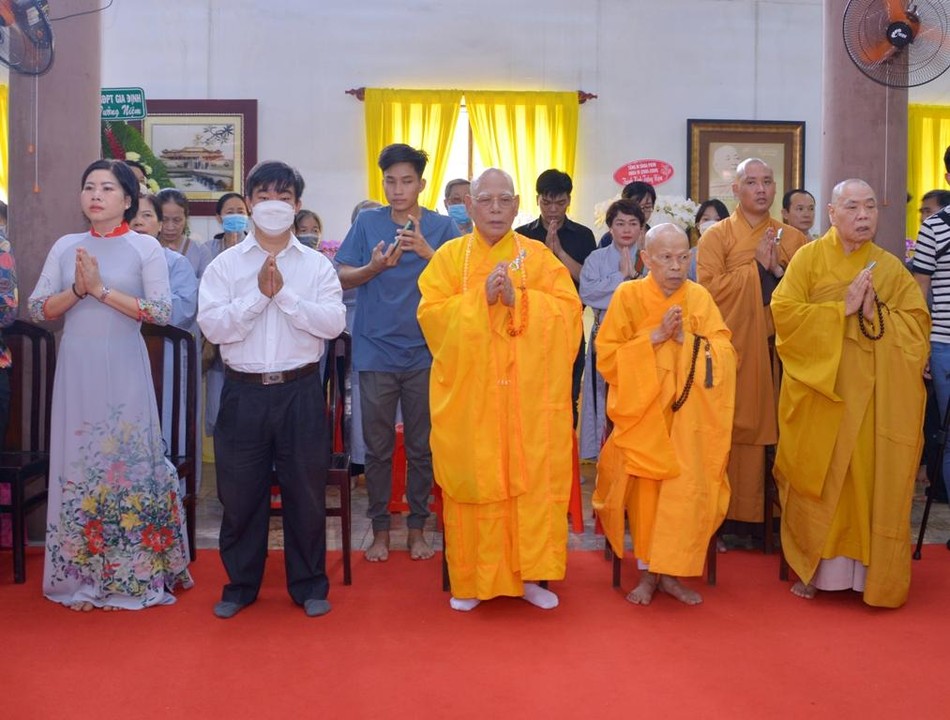 Hòa thượng Thích Thiện Pháp, Hòa thượng Thích Chơn Tế, Hòa thượng Thích Chơn Hương và quý quan khách lãnh đạo Ban Tôn giáo TP.HCM, quận Phú Nhuận tham dự Hòa thượng Thích Thiện Pháp, Hòa thượng Thích Chơn Tế, Hòa thượng Thích Chơn Hương và quý quan khách lãnh đạo Ban Tôn giáo TP.HCM, quận Phú Nhuận tham dự