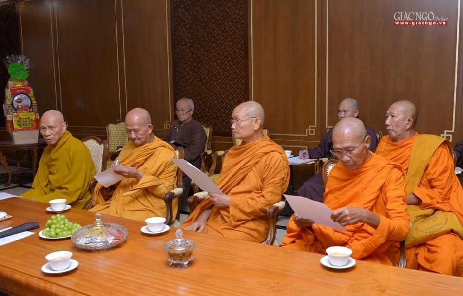 Từ phải sang: Trưởng lão Hòa thượng Thích Giác Quang, Trưởng lão Hòa thượng Thích Giác Giới, Trưởng lão Hòa thượng Viên Minh, Trưởng lão Hòa thượng Châu Ty Từ phải sang: Trưởng lão Hòa thượng Thích Giác Quang, Trưởng lão Hòa thượng Thích Giác Giới, Trưởng lão Hòa thượng Viên Minh, Trưởng lão Hòa thượng Châu Ty