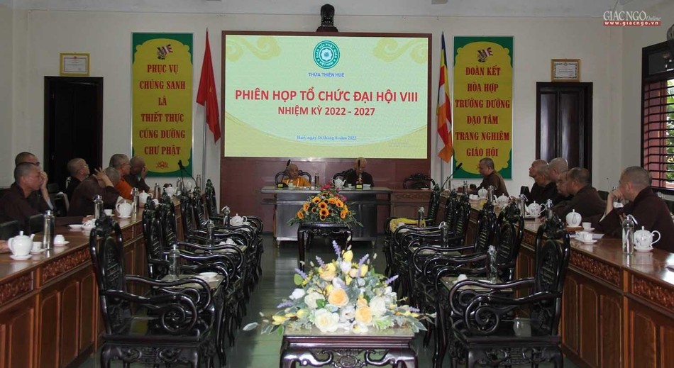 Phiên họp với sự hiện diện của 20/33 Ủy viên Ban Thường trực Ban Trị sự tại Văn phòng Ban Trị sự trong khuôn viên chùa Từ Đàm Phiên họp với sự hiện diện của 20/33 Ủy viên Ban Thường trực Ban Trị sự tại Văn phòng Ban Trị sự trong khuôn viên chùa Từ Đàm