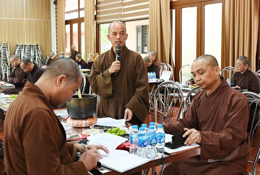 Đại đức Thích Thanh Tuyên trình bày Đại đức Thích Thanh Tuyên trình bày