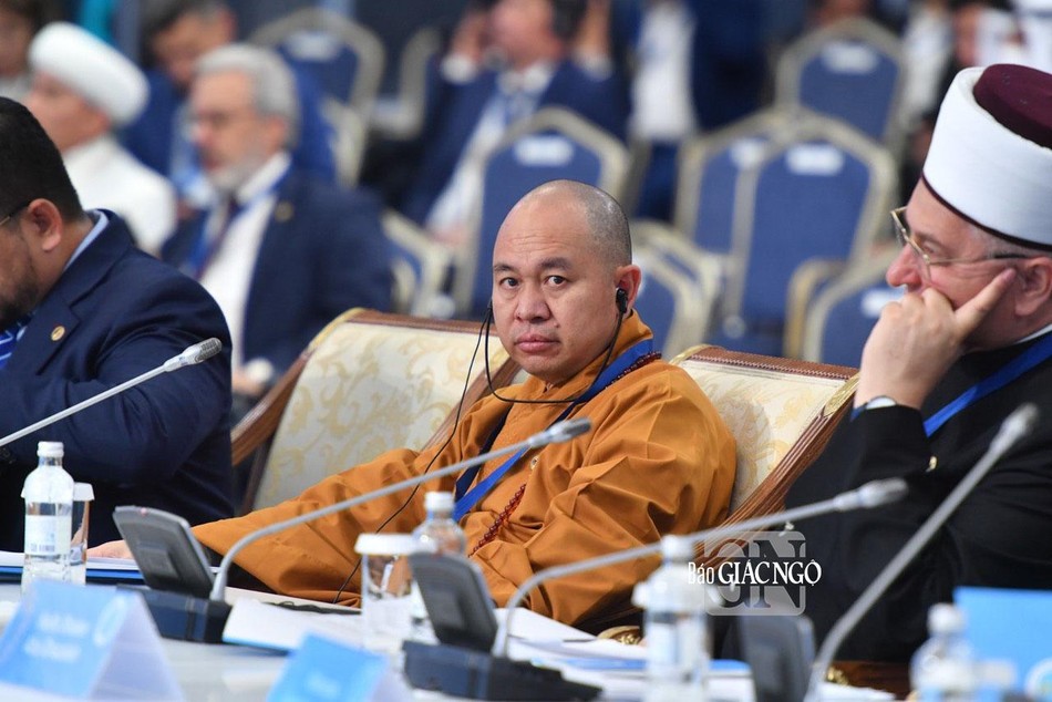 Thượng tọa Thích Đức Thiện tại Đại hội