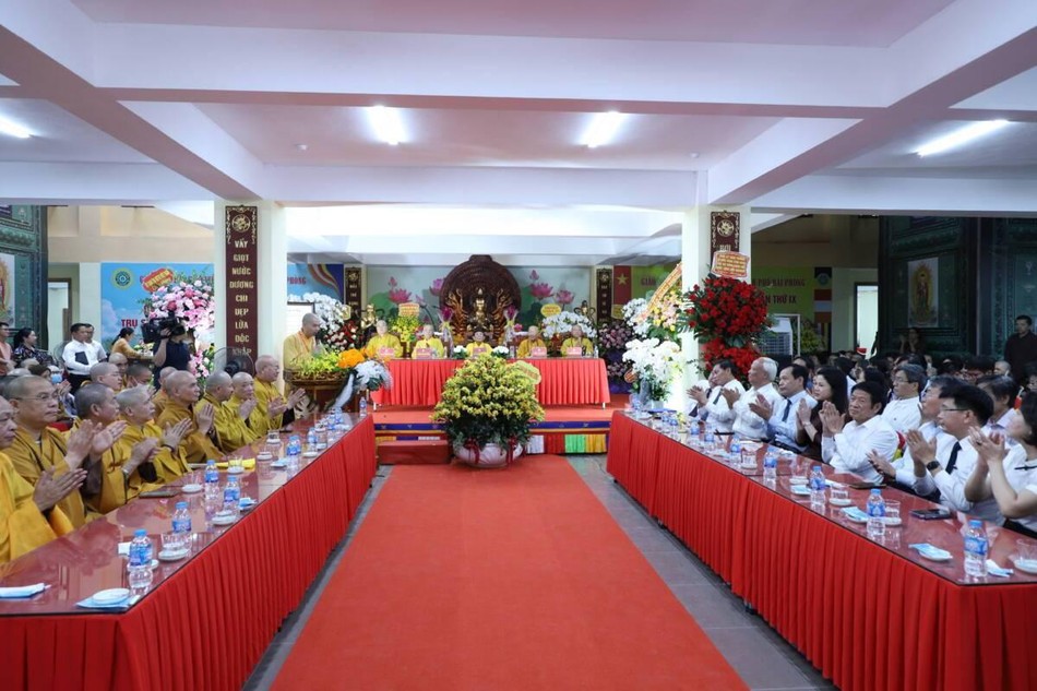 Chư tôn đức và quan khách tham dự