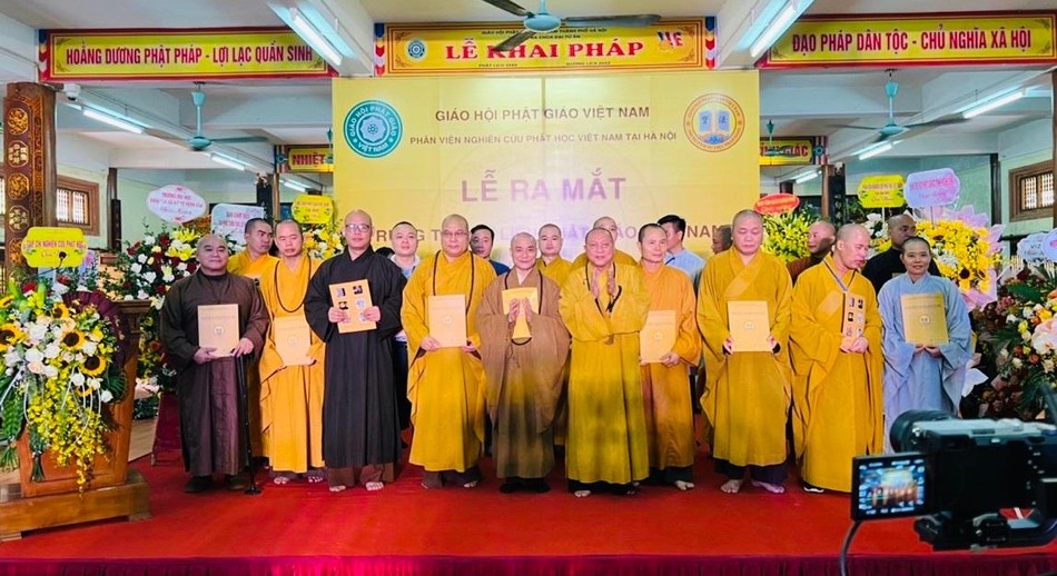 Ban Điều hành Trung tâm do Thượng tọa Thích Tiến Đạt làm Giám đốc