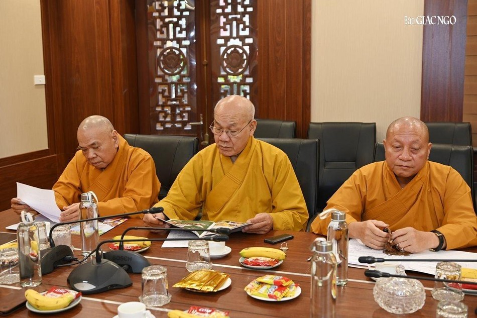 Chư tôn đức dự họp - Ảnh: Tường Long Chư tôn đức dự họp - Ảnh: Tường Long