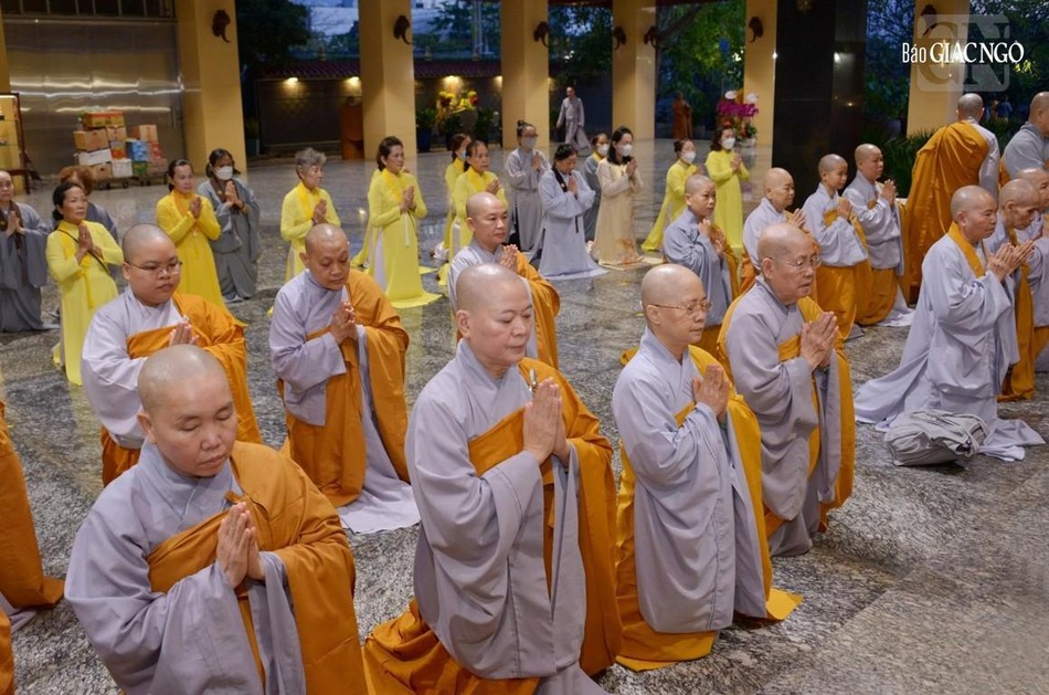 Các Ni trưởng, Ni sư thuộc Phân ban Ni giới TP.HCM và một số tỉnh thành tham dự