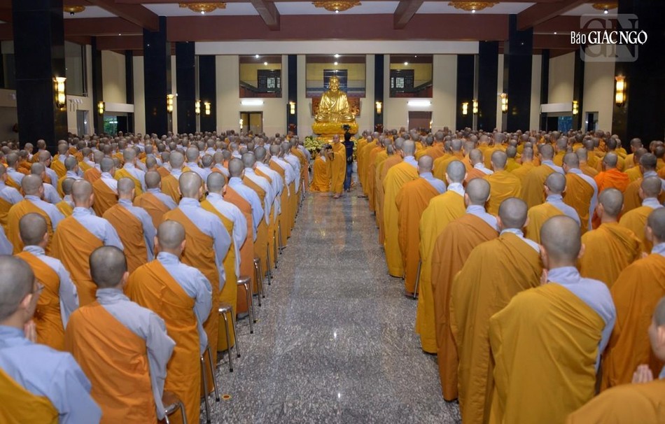 Hơn 1.000 Tăng Ni sinh viên đã đến chùa Huê Nghiêm đảnh lễ Đức Đệ tứ Pháp chủ GHPGVN