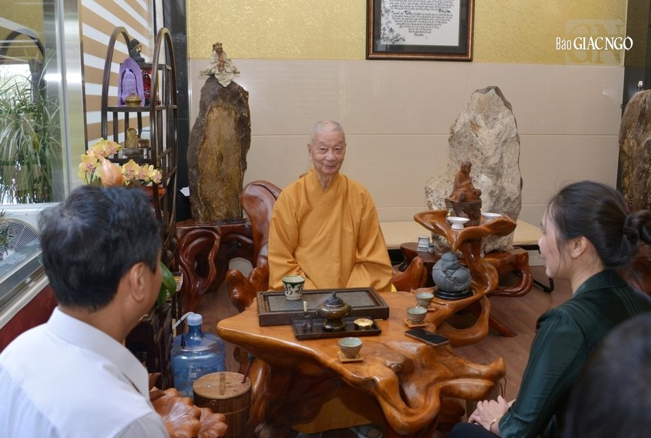 Đức Pháp chủ GHPGVN lắng nghe lãnh đạo Ban Tôn giáo Chính phủ thông tin một số vấn đề liên quan tới tôn giáo và đất nước Đức Pháp chủ GHPGVN lắng nghe lãnh đạo Ban Tôn giáo Chính phủ thông tin một số vấn đề liên quan tới tôn giáo và đất nước