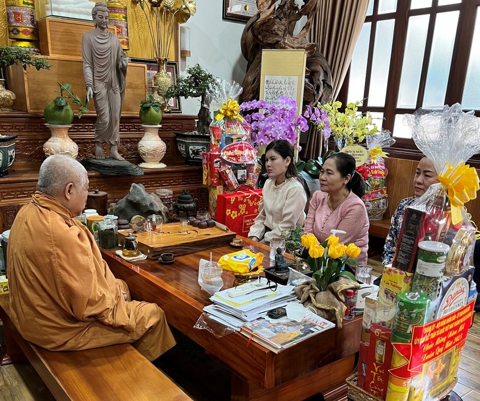 Hòa thượng Thích Giác Toàn tiếp thân mật phái đoàn do bà Nguyễn Thị Lệ, Phó Bí thư Thành ủy, Chủ tịch HĐND TP.HCM đến thăm và chúc Tết tại pháp viện Minh Đăng Quang - TP.Thủ Đức Hòa thượng Thích Giác Toàn tiếp thân mật phái đoàn do bà Nguyễn Thị Lệ, Phó Bí thư Thành ủy, Chủ tịch HĐND TP.HCM đến thăm và chúc Tết tại pháp viện Minh Đăng Quang - TP.Thủ Đức