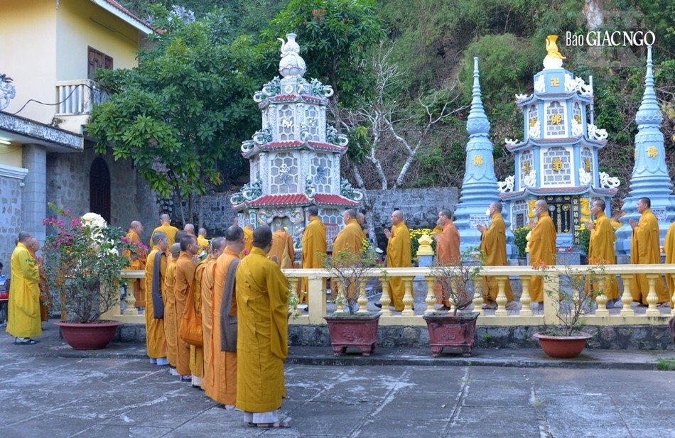 Khu tháp Tổ tại tổ đình Thiên Thai Khu tháp Tổ tại tổ đình Thiên Thai