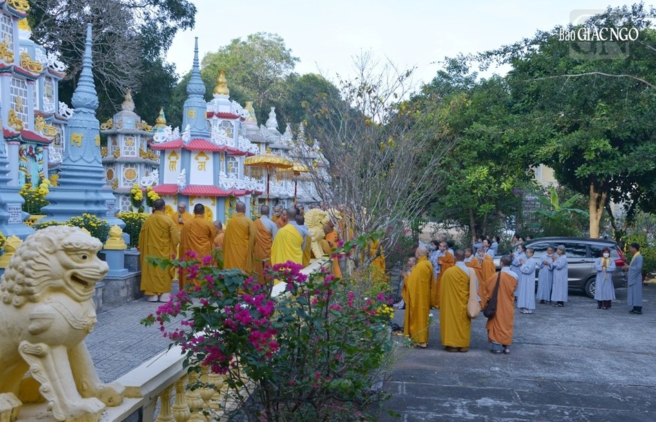Vườn tháp tại tổ đình Thiên Thai Vườn tháp tại tổ đình Thiên Thai