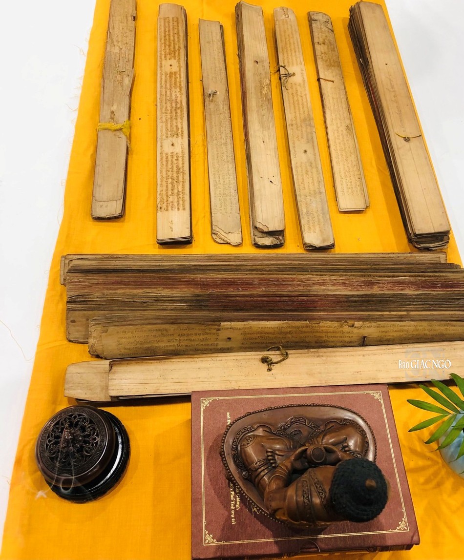 Kinh viết trên lá bối