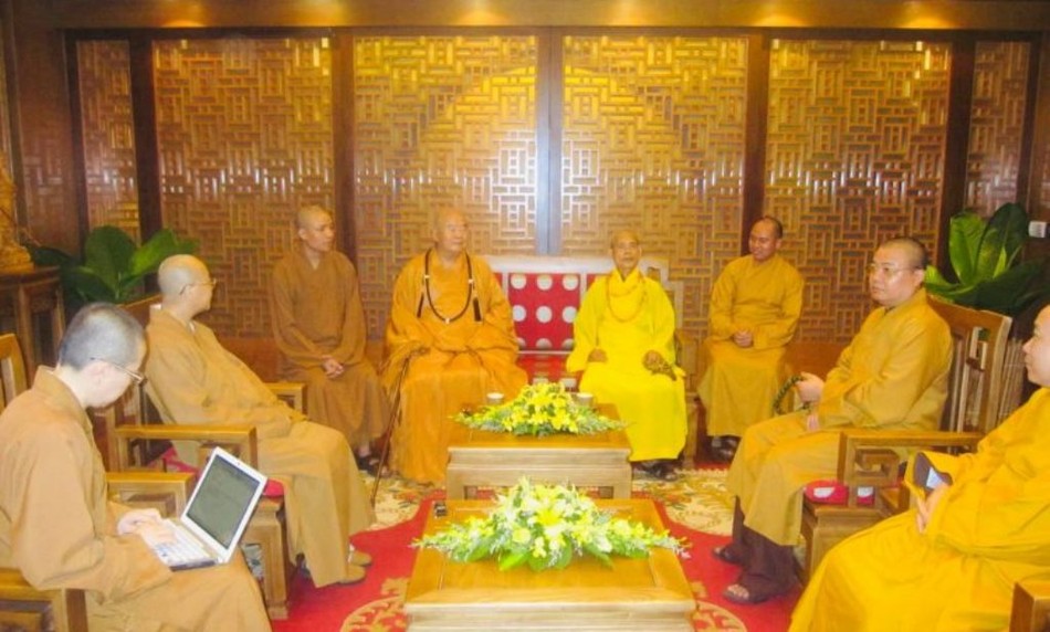 Đức Đệ tam Pháp chủ GHPGVN và chư tôn đức tiếp Đại lão Hòa thượng Tinh Vân Đức Đệ tam Pháp chủ GHPGVN và chư tôn đức tiếp Đại lão Hòa thượng Tinh Vân