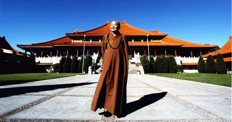 Phải biết rằng, “đạo của Phật trùm khắp hư không, chân lý tràn đầy khắp pháp giới”, muôn trùng pháp giới ấy đều là của mình. Phải biết rằng, “đạo của Phật trùm khắp hư không, chân lý tràn đầy khắp pháp giới”, muôn trùng pháp giới ấy đều là của mình.