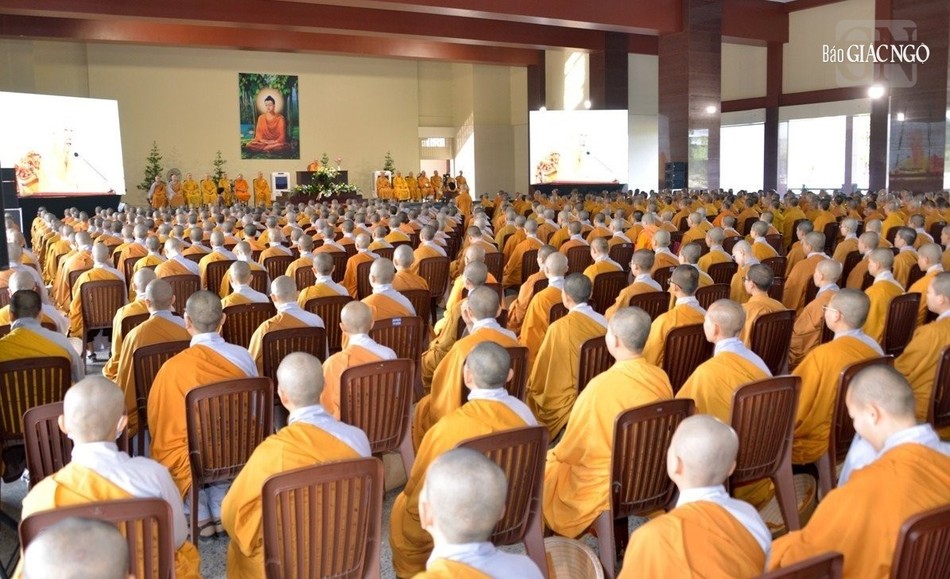 Giảng đường lớn của Học viện tại chánh điện mới xây dựng