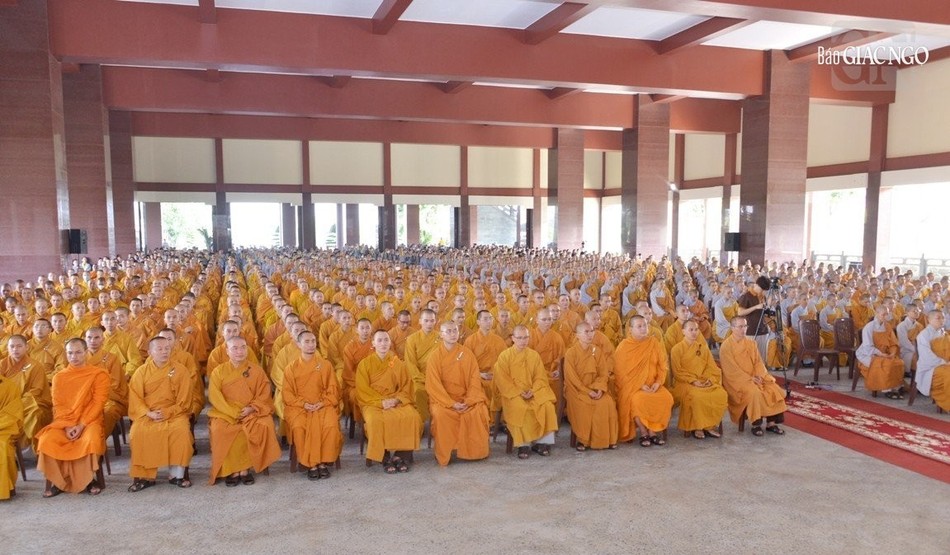 Tăng Ni sinh viên các khóa tu học nội trú tại cơ sở II của Học viện (H.Bình Chánh)