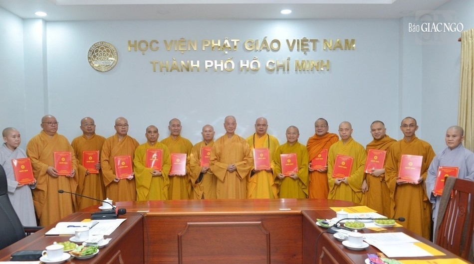 Chư Tăng Ni Hội đồng Điều hành Học viện Phật giáo VN tại TP.HCM nhiệm kỳ 2022-2027 với Trưởng lão Hòa thượng Viện trưởng