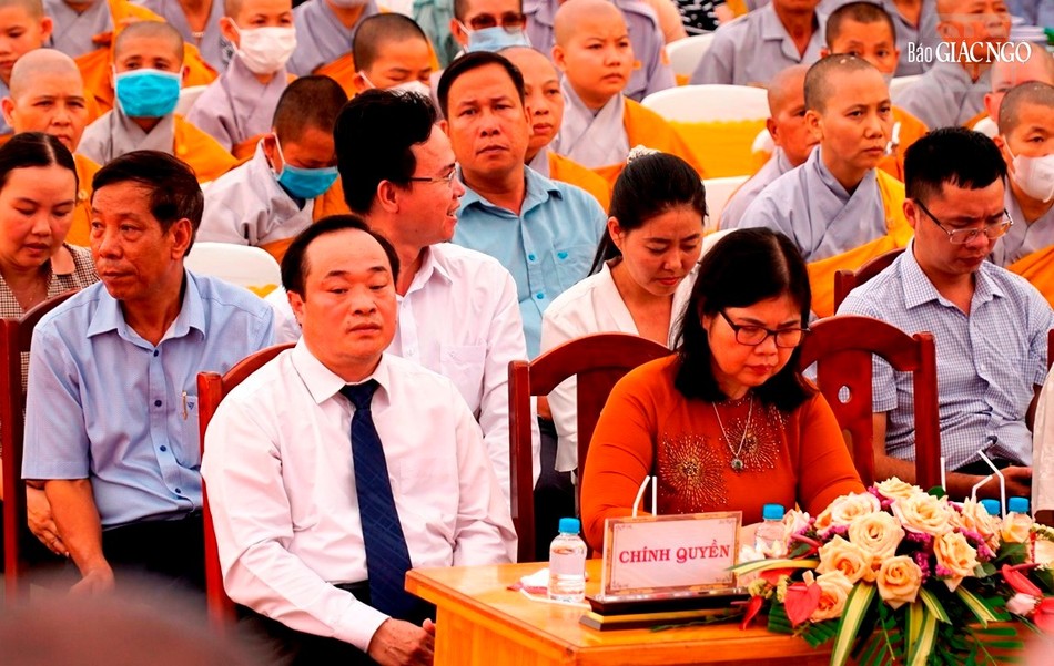 Chính quyền tham dự