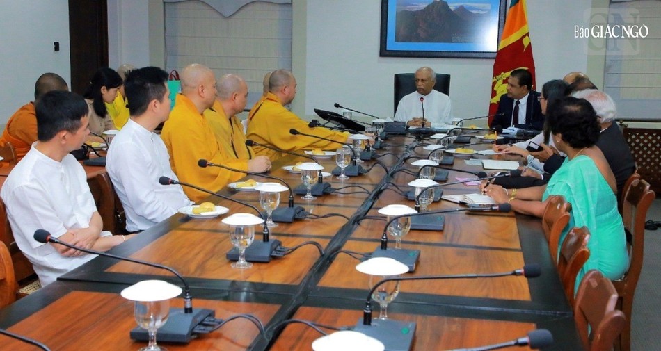 Hội kiến với Thủ tướng Dinesh Gunawardena và các quan chức Chính phủ Sri Lanka Hội kiến với Thủ tướng Dinesh Gunawardena và các quan chức Chính phủ Sri Lanka