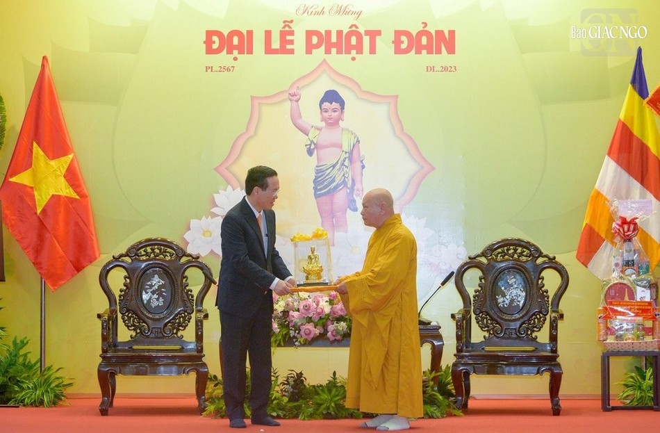 Tặng quà lưu niệm Tặng quà lưu niệm