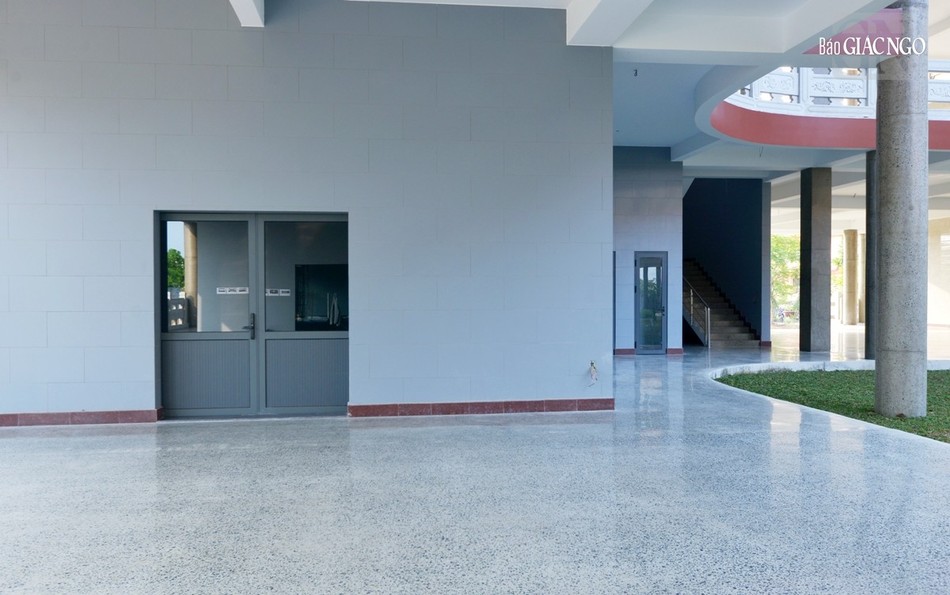 Việc xây dựng liên tục trong hai năm