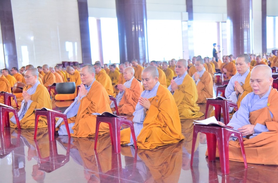 Các thời khóa thiền môn, lễ Tự tứ, thuyết giảng… đều được tổ chức tại chánh điện (tầng 1) và đại giảng đường Minh Châu (tầng trệt) của tòa chánh điện này, thay cho chánh điện tạm lâu nay Các thời khóa thiền môn, lễ Tự tứ, thuyết giảng… đều được tổ chức tại chánh điện (tầng 1) và đại giảng đường Minh Châu (tầng trệt) của tòa chánh điện này, thay cho chánh điện tạm lâu nay