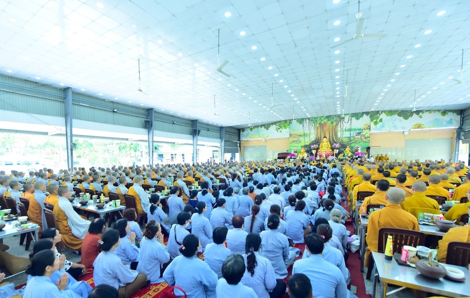 Không gian trai đường của thời quá đường tại chánh điện tạm Không gian trai đường của thời quá đường tại chánh điện tạm