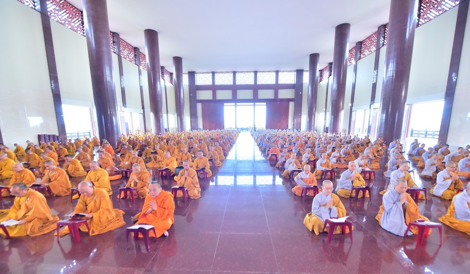 Tầng trệt là đại giảng đường - sẽ là không gian cho các sự kiện hội nghị, hội thảo với sức chứa 2.500 chỗ ngồi; cùng với các phòng họp dành cho hội thảo nhóm… Tầng trệt là đại giảng đường - sẽ là không gian cho các sự kiện hội nghị, hội thảo với sức chứa 2.500 chỗ ngồi; cùng với các phòng họp dành cho hội thảo nhóm…