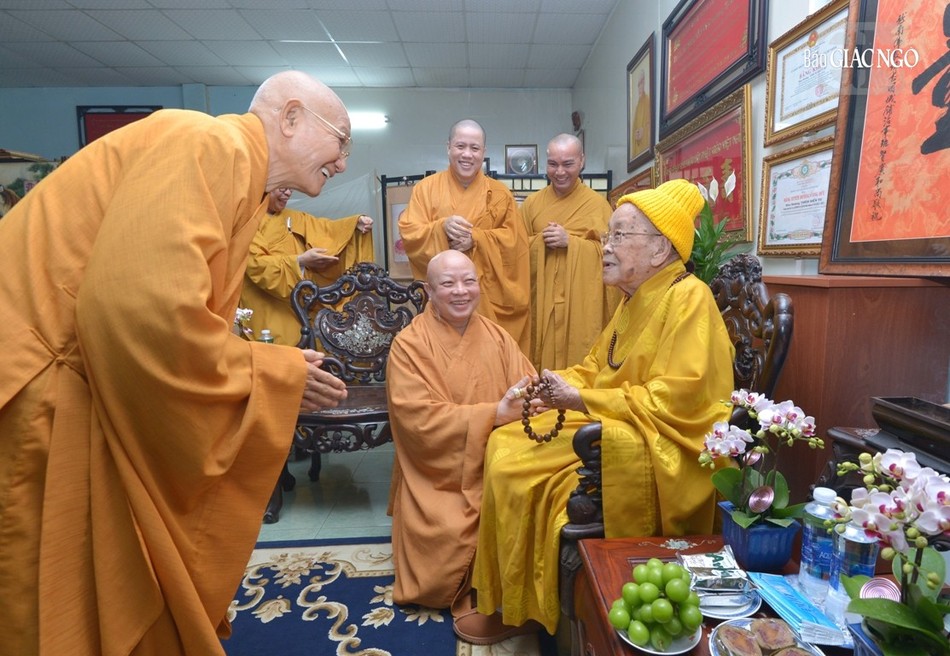 Đại lão Hòa thượng Thích Hiển Tu, 103 tuổi, tinh thần hoan hỷ và tự tại Đại lão Hòa thượng Thích Hiển Tu, 103 tuổi, tinh thần hoan hỷ và tự tại