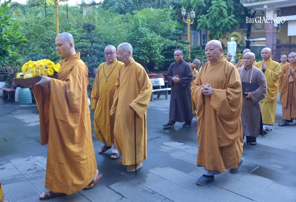 Đức Pháp chủ và chư tôn đức phái đoàn tháp tùng quang lâm Đức Pháp chủ và chư tôn đức phái đoàn tháp tùng quang lâm