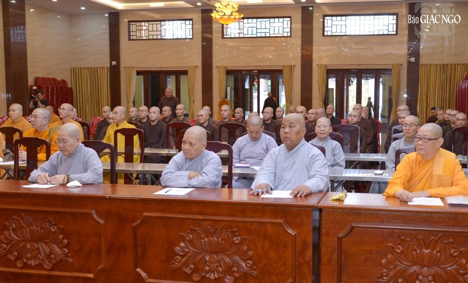 Chư Ni tham dự họp