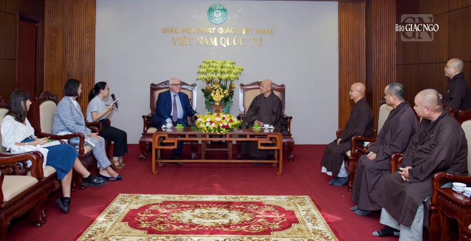 Quang cảnh buổi thăm tại Việt Nam Quốc Tự