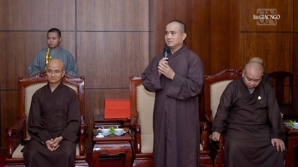 Thượng tọa Thích Tâm Hải giới thiệu về ý nghĩa của pho tượng Bồ-tát Thích Quảng Đức vị pháp thiêu thân và Báo Giác Ngộ với thời gian 48 năm liên tục phụng sự thông tin Phật giáo