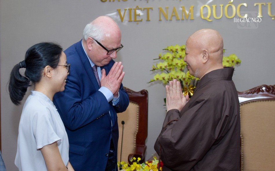 Ông Cố vấn các vấn đề tôn giáo thuộc Bộ Ngoại giao và châu Âu Cộng hòa Pháp Jean-Christophe Peaucelle bày tỏ lời cảm ơn với Hòa thượng Thích Lệ Trang